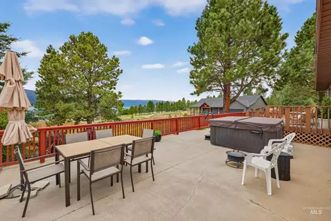 Exterior - 119 Par Dr, Cascade, ID 83611 photo 6 of 10