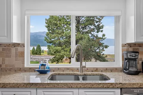 Kitchen - 119 Par Dr, Cascade, ID 83611 photo 5 of 5