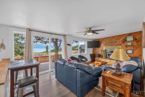 Living - 119 Par Dr, Cascade, ID 83611 photo 1 of 3