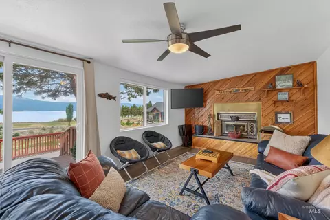 Living - 119 Par Dr, Cascade, ID 83611 photo 3 of 3