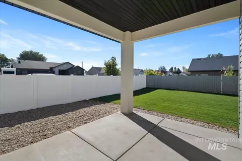 Exterior - 1011 23rd Ave E, Jerome, ID 83338 photo 6 of 10
