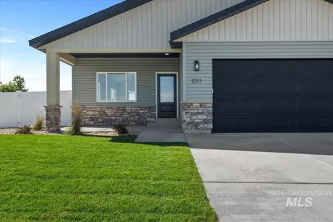 Exterior - 1011 23rd Ave E, Jerome, ID 83338 photo 2 of 10