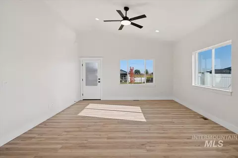 Living - 1011 23rd Ave E, Jerome, ID 83338 photo 1 of 3