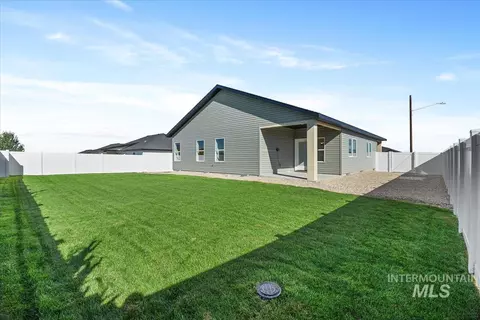 Exterior - 1011 23rd Ave E, Jerome, ID 83338 photo 9 of 10