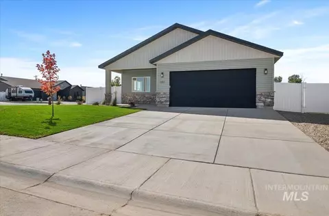 Exterior - 1011 23rd Ave E, Jerome, ID 83338 photo 4 of 10