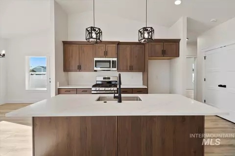 Kitchen - 1011 23rd Ave E, Jerome, ID 83338 photo 3 of 4