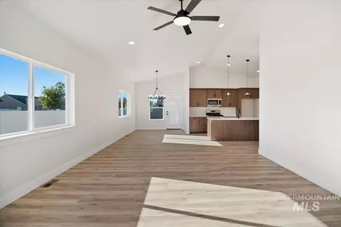 Living - 1011 23rd Ave E, Jerome, ID 83338 photo 2 of 3