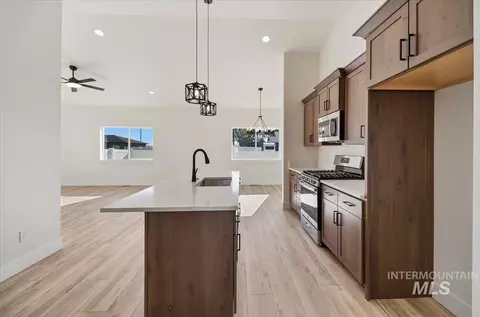 Kitchen - 1011 23rd Ave E, Jerome, ID 83338 photo 4 of 4