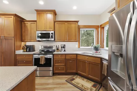 Kitchen - 1016 Strong Ln, Potlatch, ID 83855 photo 4 of 6