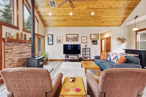 Living - 1016 Strong Ln, Potlatch, ID 83855 photo 1 of 3