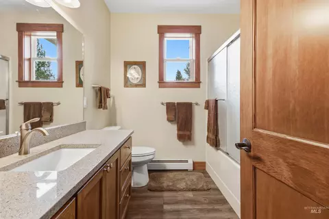 Bath - 1016 Strong Ln, Potlatch, ID 83855 photo 4 of 5