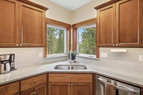 Kitchen - 1016 Strong Ln, Potlatch, ID 83855 photo 5 of 6