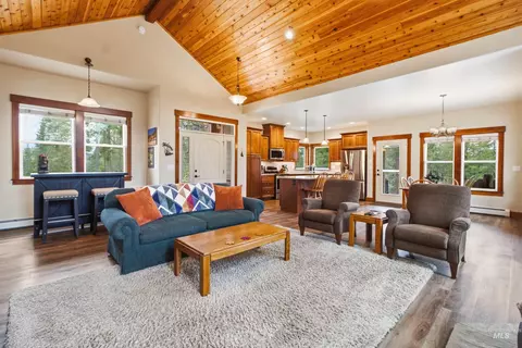 Living - 1016 Strong Ln, Potlatch, ID 83855 photo 3 of 3