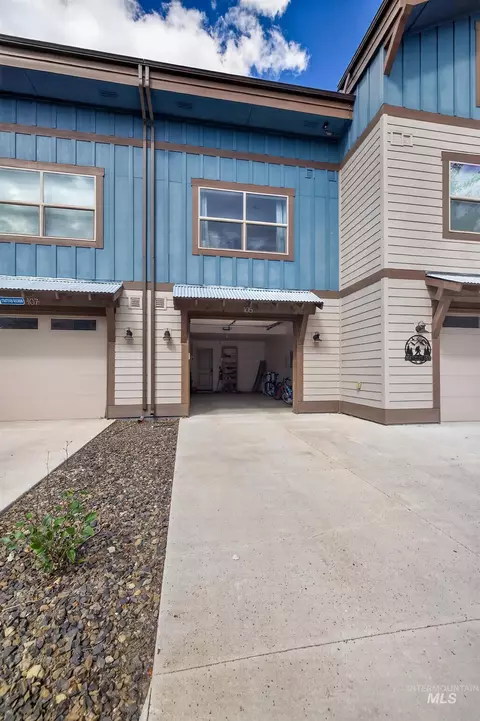 Exterior - 105 Broken Pine Ln, Mccall, ID 83638 photo 3 of 4