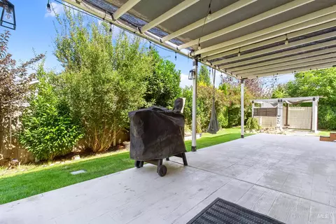 Exterior - 1052 E Sicily, Meridian, ID 83642 photo 6 of 10