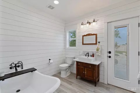Bath - 17639 Providence Ln, Caldwell, ID 83607 photo 1 of 3