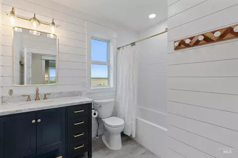 Bath - 17639 Providence Ln, Caldwell, ID 83607 photo 3 of 3