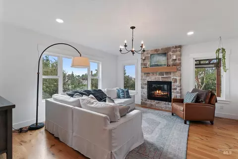 Living - 17639 Providence Ln, Caldwell, ID 83607 photo 1 of 2