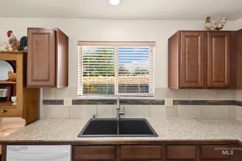 Kitchen - 16784 Abram, Caldwell, ID 83607 photo 2 of 2
