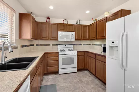 Kitchen - 16784 Abram, Caldwell, ID 83607 photo 1 of 2