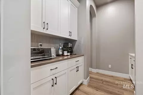 Entry Way - 5445 W Saguaro Dr, Eagle, ID 83616 photo 2 of 4
