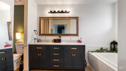 Bath - 379 N Procyon Pl, Star, ID 83669 photo 2 of 4
