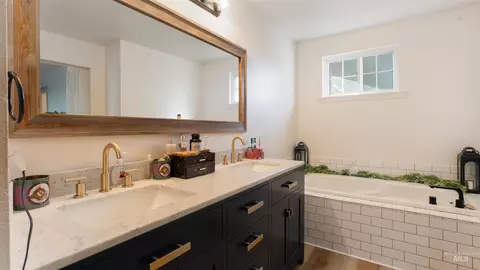 Bath - 379 N Procyon Pl, Star, ID 83669 photo 4 of 4
