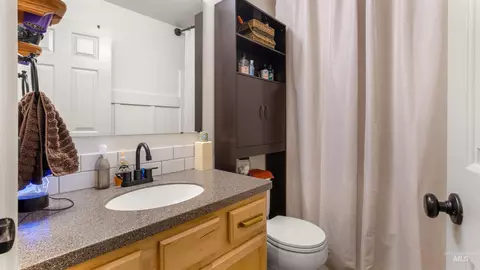 Bath - 379 N Procyon Pl, Star, ID 83669 photo 1 of 4