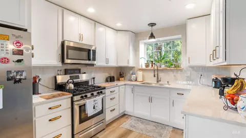 Kitchen - 379 N Procyon Pl, Star, ID 83669 photo 1 of 3