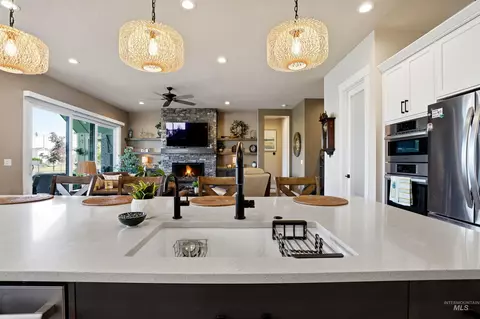 Kitchen - 239 S Eagles Roost Way, Eagle, ID 83616 photo 7 of 8