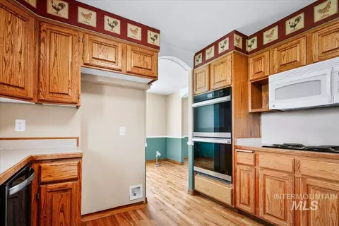 Kitchen - 6970 Pearl Rd, Eagle, ID 83616 photo 3 of 4
