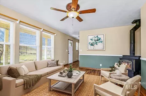 Living - 6970 Pearl Rd, Eagle, ID 83616 photo 5 of 7
