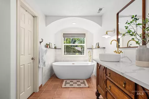 Bath - 3152 S Ithaca Ave, Boise, ID 83709 photo 1 of 6