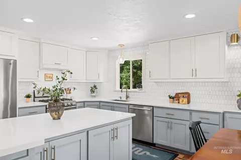 Kitchen - 3152 S Ithaca Ave, Boise, ID 83709 photo 3 of 4