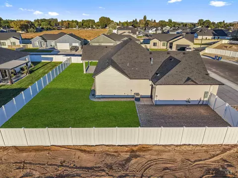 Exterior - 1102 Copper Dr, Rupert, ID 83350 photo 4 of 10