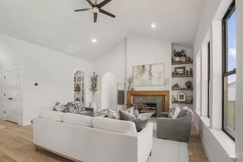 Living - 1102 Copper Dr, Rupert, ID 83350 photo 1 of 1