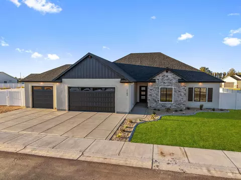 Exterior - 1102 Copper Dr, Rupert, ID 83350 photo 2 of 10