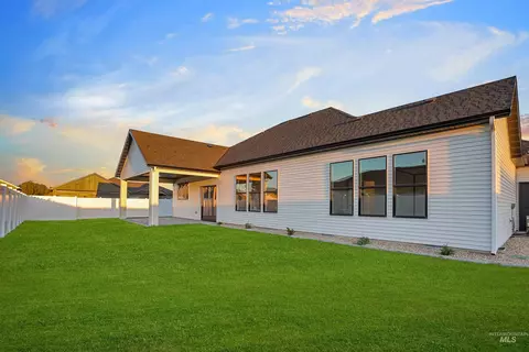 Exterior - 1102 Copper Dr, Rupert, ID 83350 photo 3 of 10
