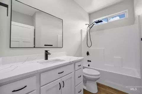 Bath - 429 E Hagerman Ave, Hagerman, ID 83332 photo 1 of 4