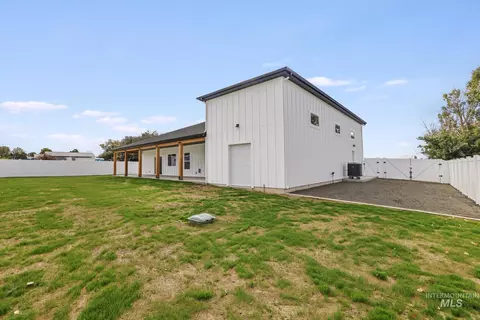 Exterior - 429 E Hagerman Ave, Hagerman, ID 83332 photo 4 of 5