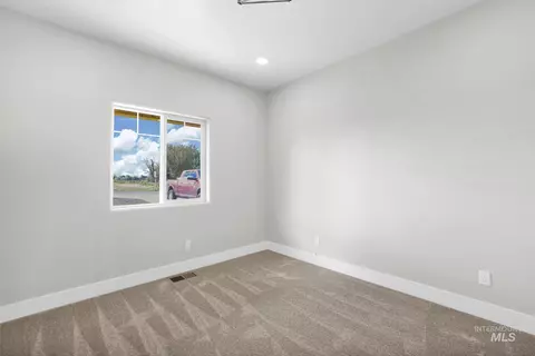 Bedroom - 429 E Hagerman Ave, Hagerman, ID 83332 photo 1 of 5