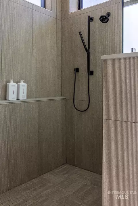 Bath - 445 Joy Ave, Middleton, ID 83644 photo 2 of 11