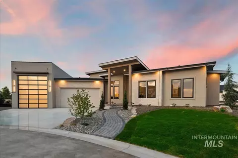 Exterior - 445 Joy Ave, Middleton, ID 83644 photo 2 of 10