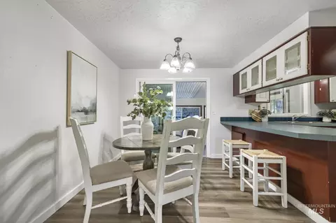 Dining - 2672 S 1050 E, Hagerman, ID 83332 photo 1 of 2