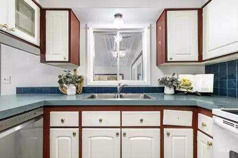 Kitchen - 2672 S 1050 E, Hagerman, ID 83332 photo 1 of 2