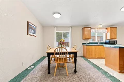 175 N 12th E, Mountain Home, ID 83647 photo 8