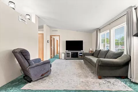 175 N 12th E, Mountain Home, ID 83647 photo 6