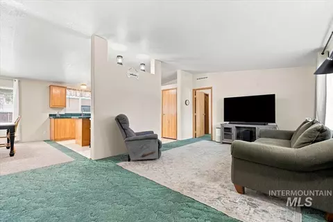 175 N 12th E, Mountain Home, ID 83647 photo 5