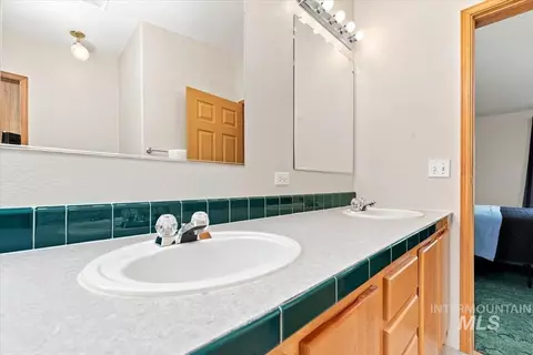 175 N 12th E, Mountain Home, ID 83647 photo 17