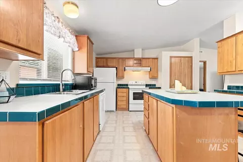 175 N 12th E, Mountain Home, ID 83647 photo 11